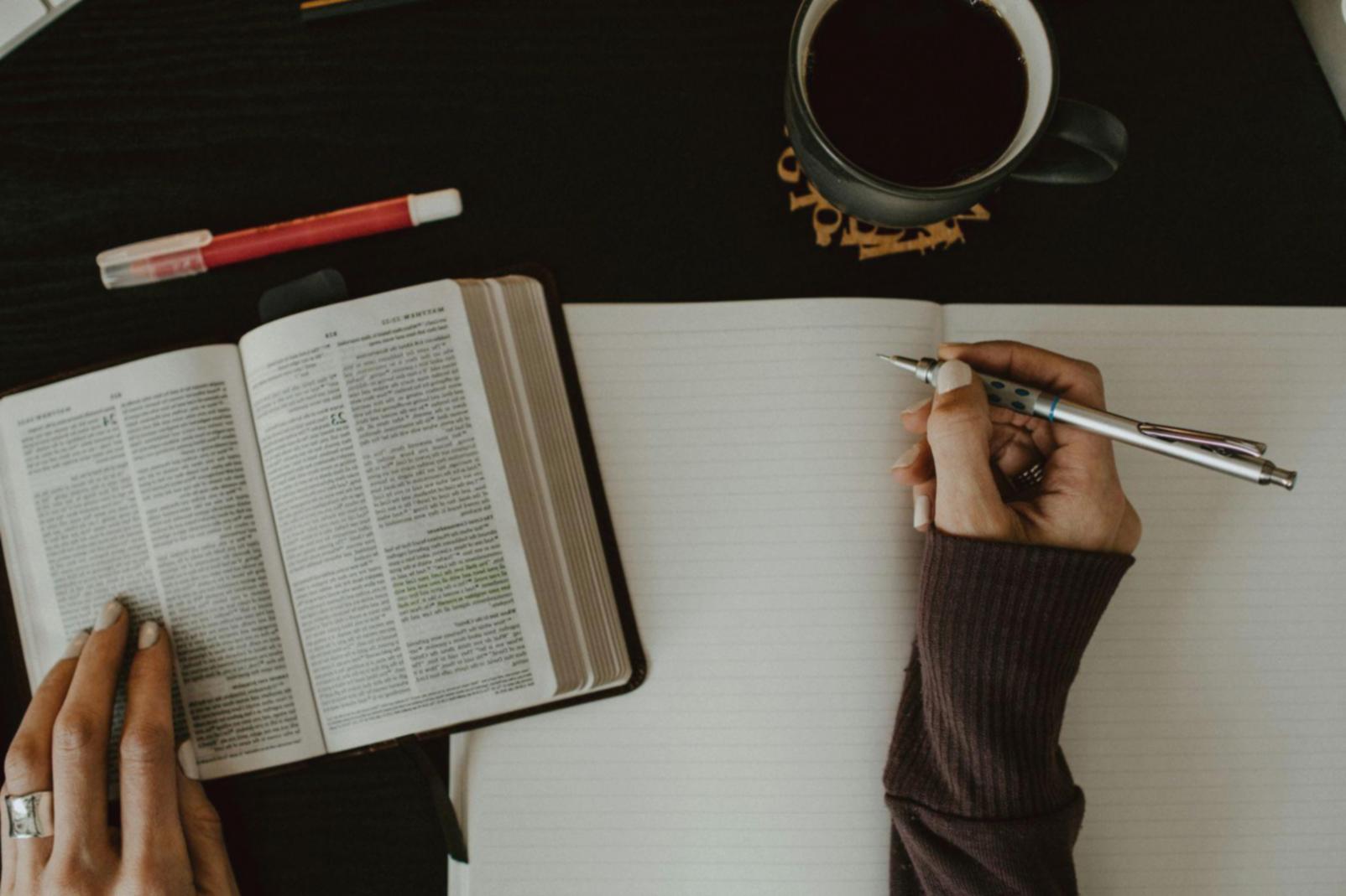 Processo di revisione e editing di un manoscritto